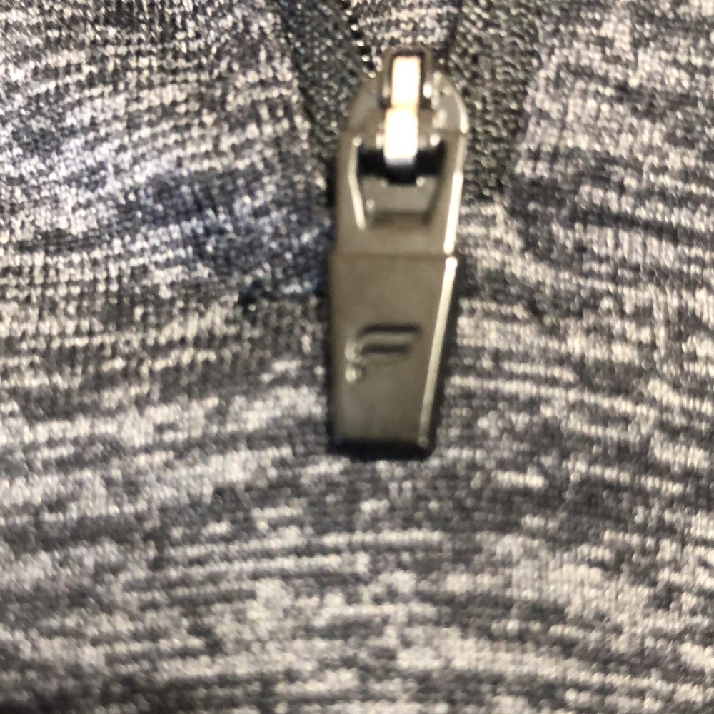 Fabletics Athletic pull over - Picture 7 of 7
